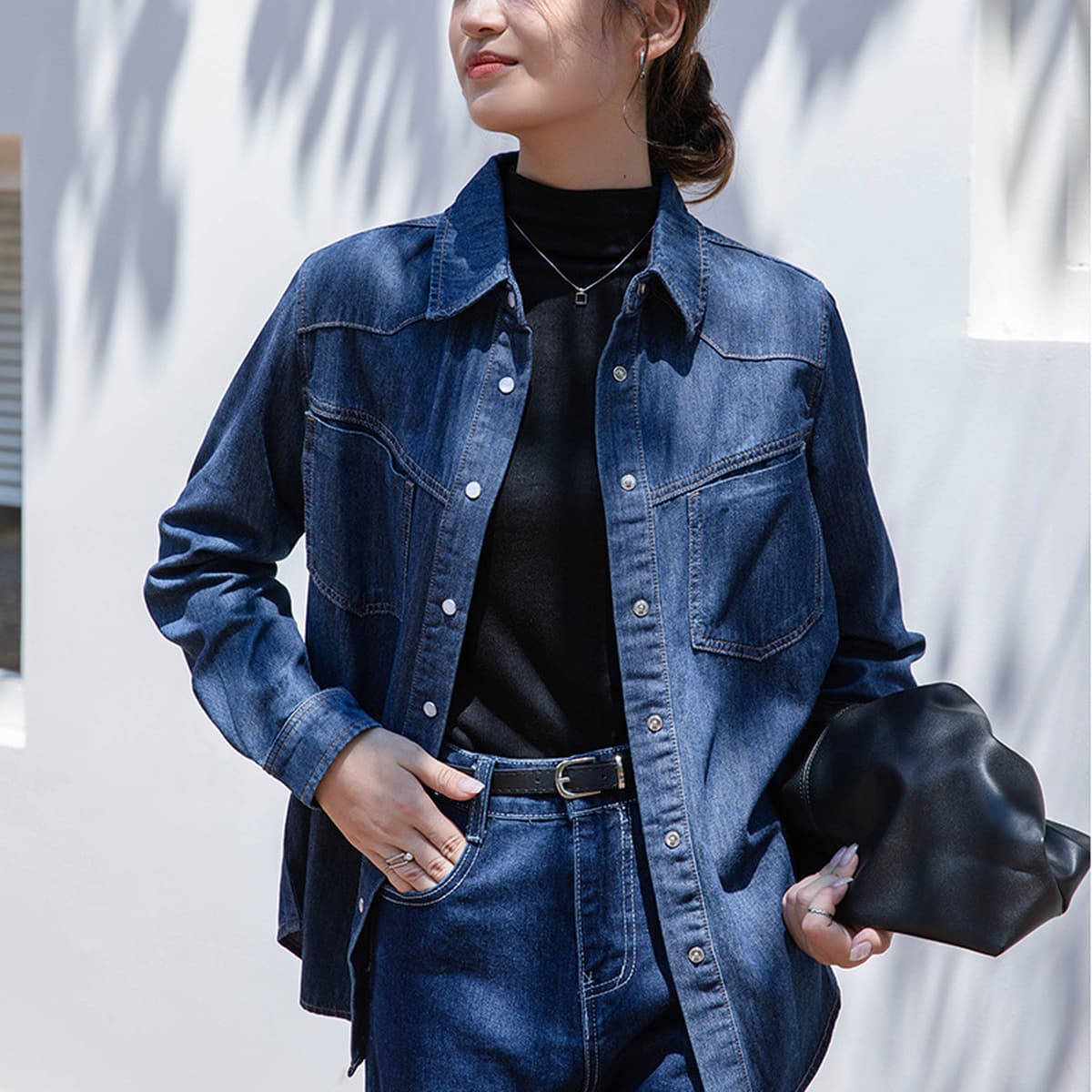 2025 Весна и осень Новый Гонконгский стиль Повседневная джинсовая куртка-рубашка Женская свободная рубашка с длинным рукавом...