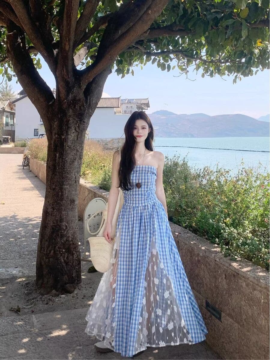 Сине-белое клетчатое кружевное платье-подтяжка женское весеннее 2025 новое талия