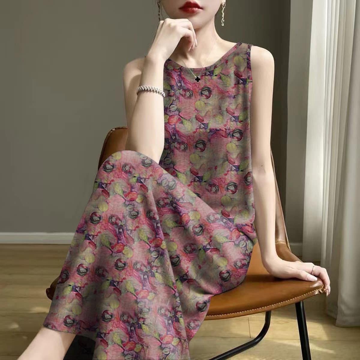 Оптовая продажа 2025 летняя дамочка выжатый возраст летний принт без рукавов, чтобы носить платье-жилет внутри и снаружи