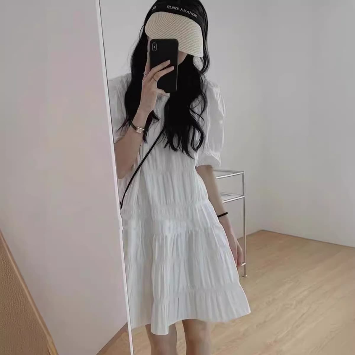 Маленькое белое плиссированное платье, женская летняя нежная свободная Короткая юбка для похудения, подходящая для фигуры в...