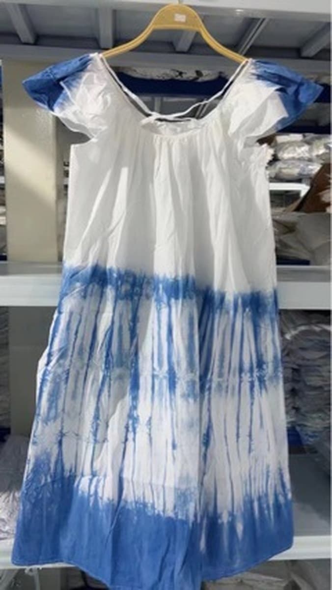 Подходит для маленького человека Платье с красками у моря