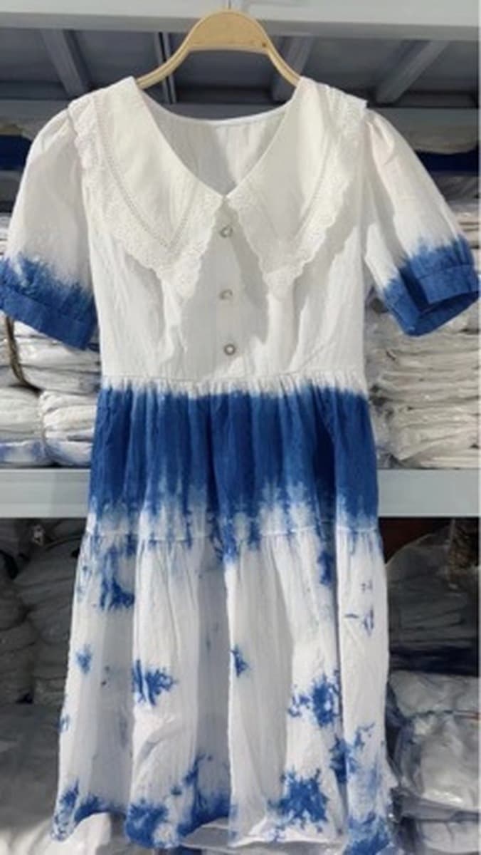 Подходит для маленького человека Платье с красками у моря