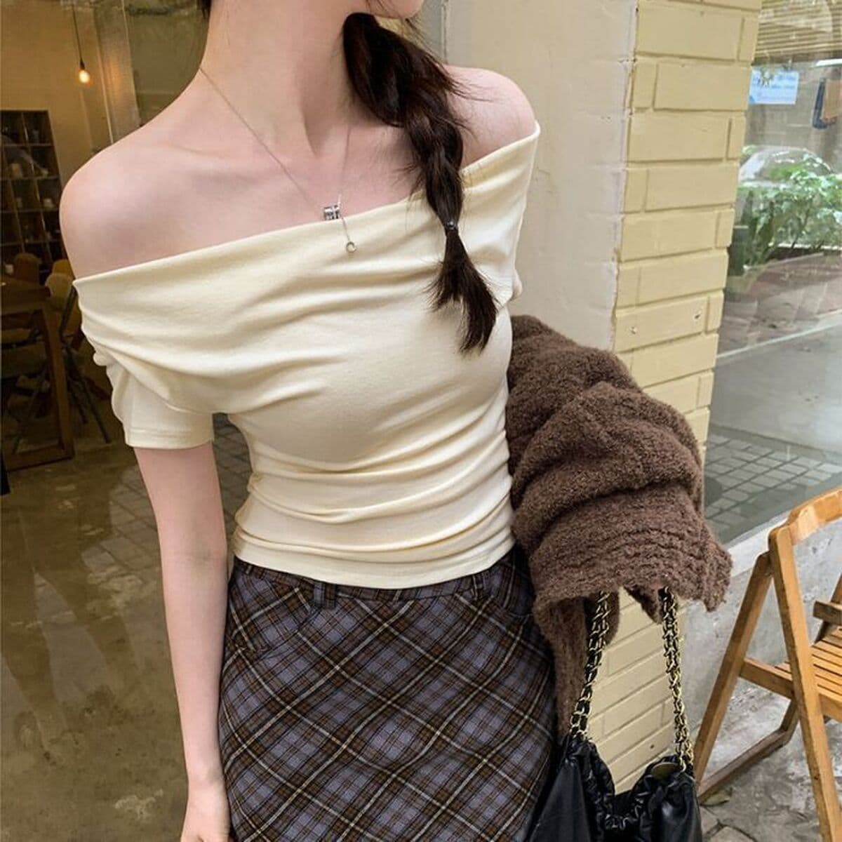 Модная женская футболка с открытыми плечами, облегающая, с коротким рукавом, новинка лета 2025, базовая майка, женская...