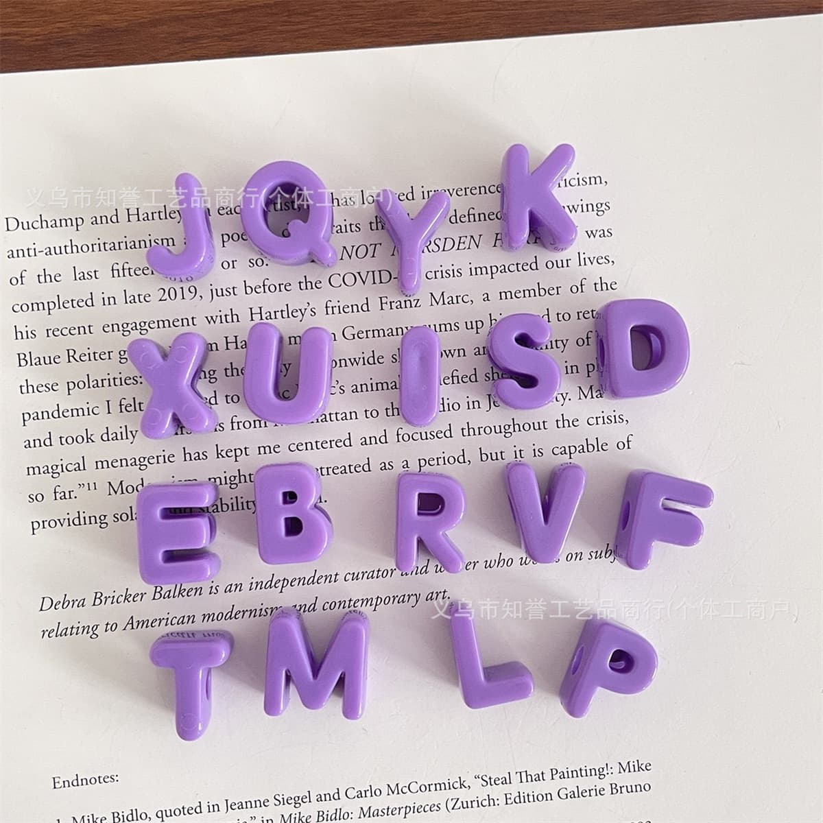 Горячая продажа акриловых буквенных бусин допамина больших перфораций