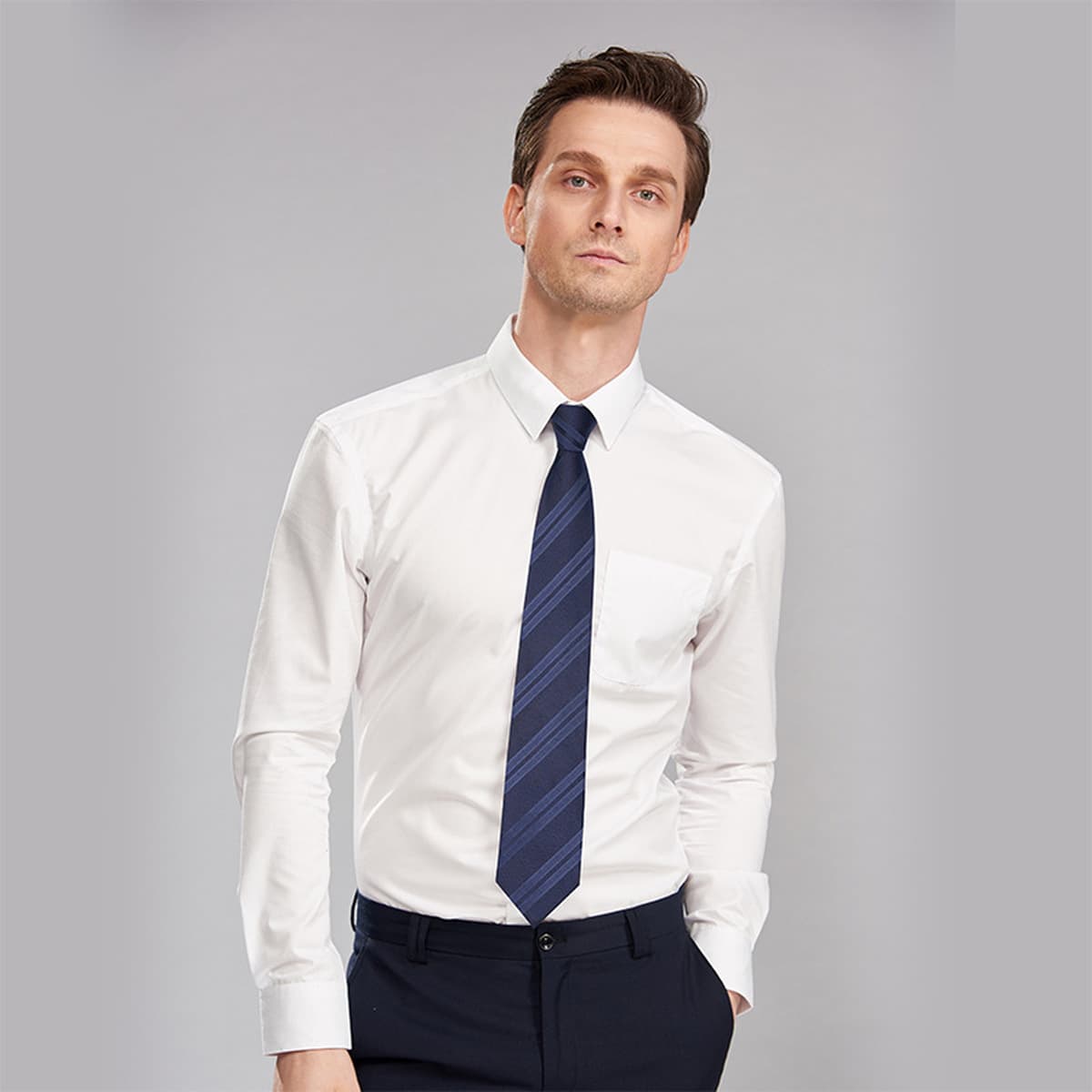 Синий бизнес-костюм темно-серый синий легко тянуть ленивый человек застежка на молнии женитьба жених галстук мужчина