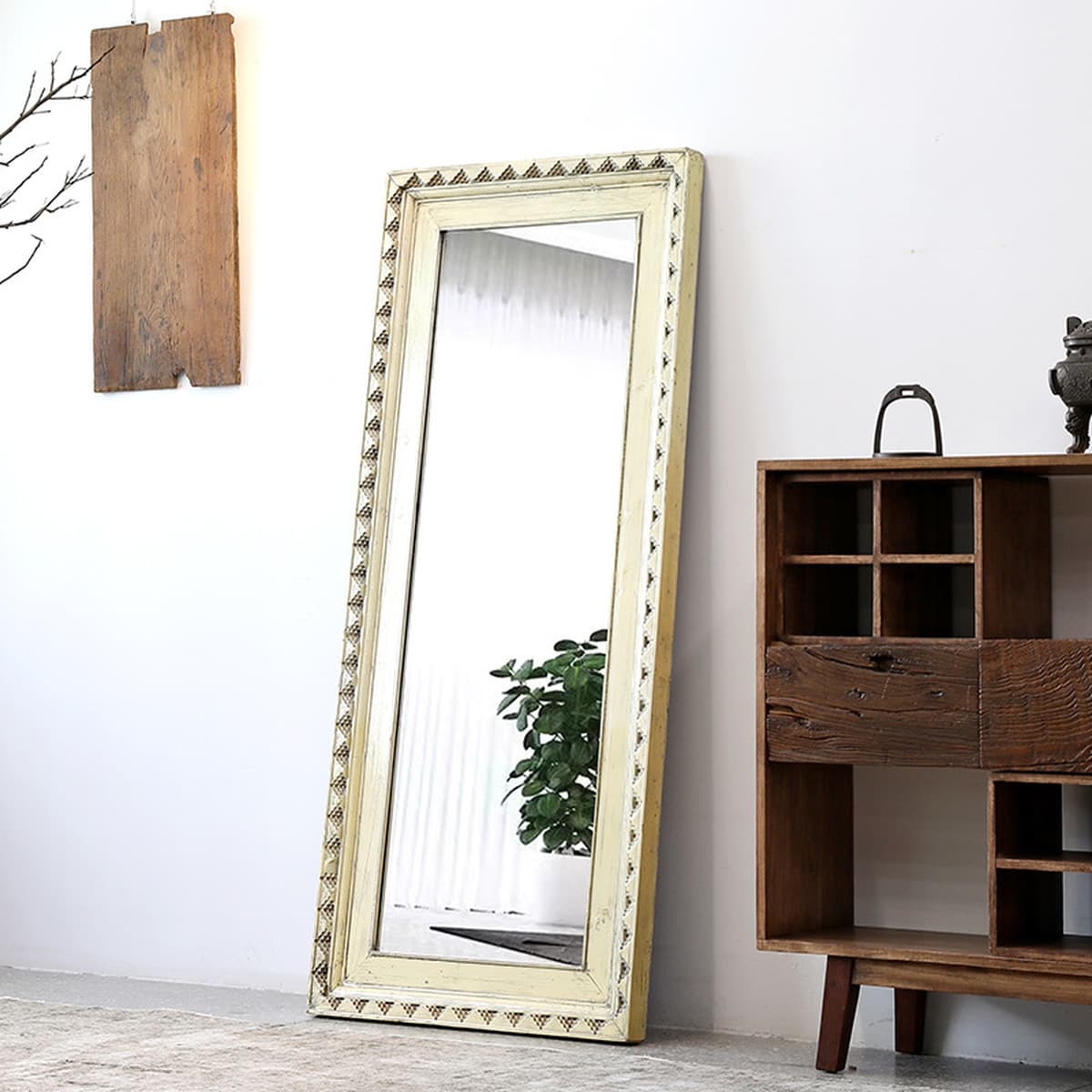 Зеркало для одежды из цельного дерева в древнем стиле
