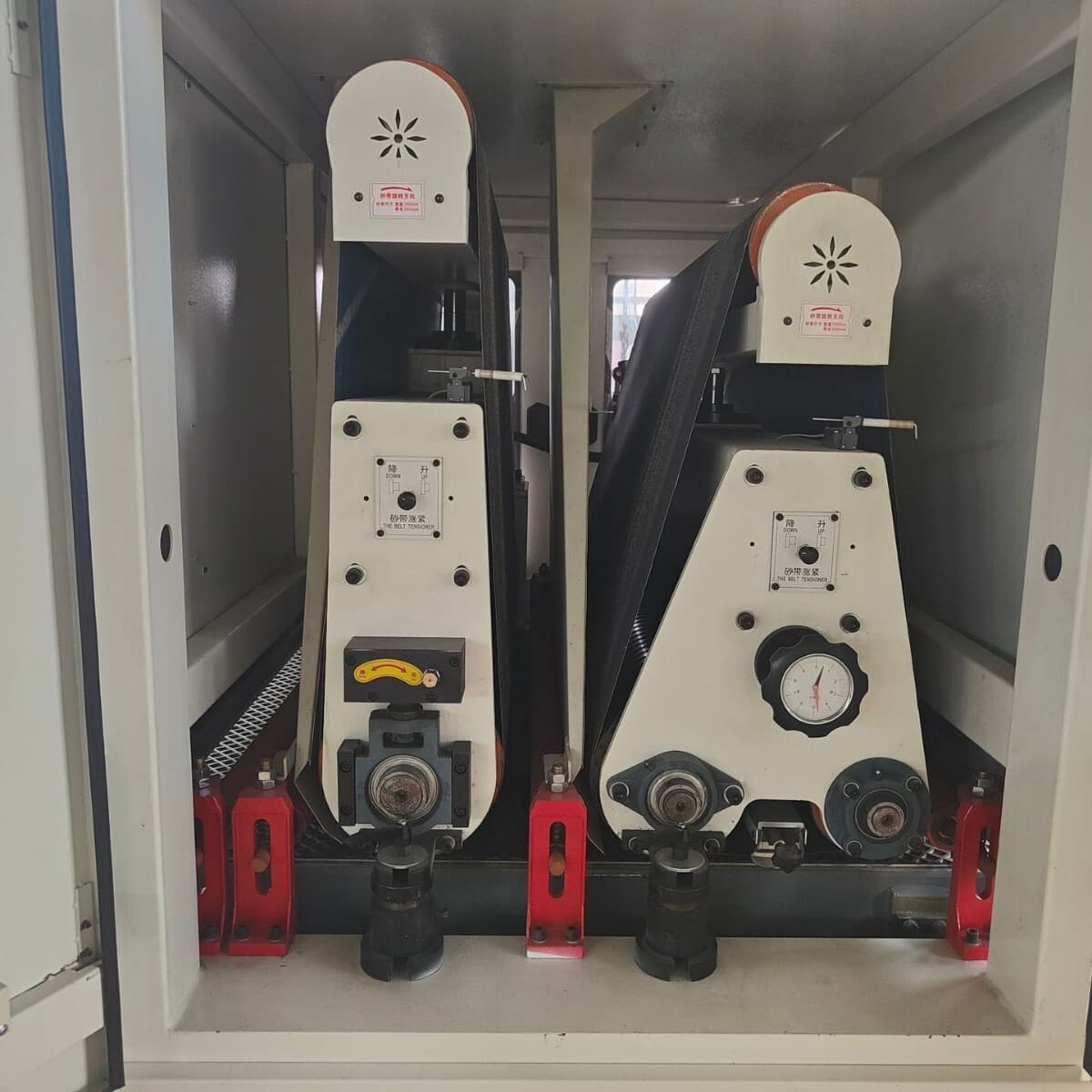 Деревообрабатывающее оборудование: полностью автоматический высокопроизводительный строгально-шлифовальный станок для...