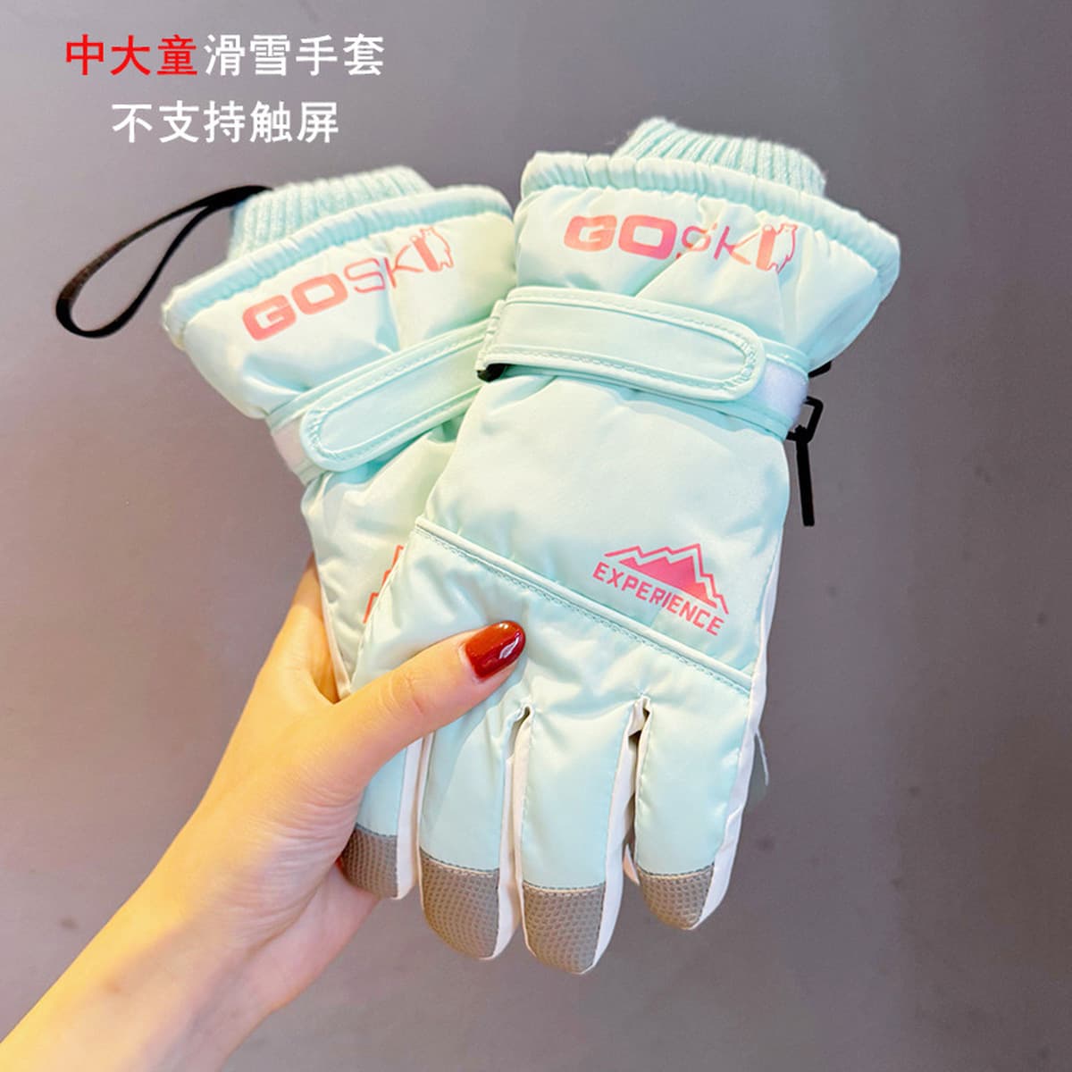 Зимний альпинизм на открытом воздухе теплая езда на велосипеде