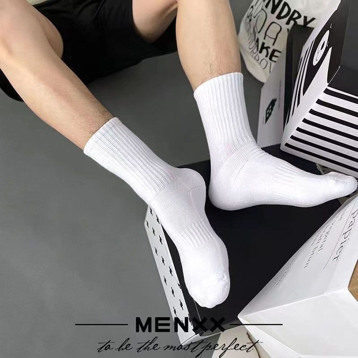 Осенние однотонные универсальные спортивные гольфы черного и белого цвета унисекс, простые хлопковые мягкие мужские носки,...