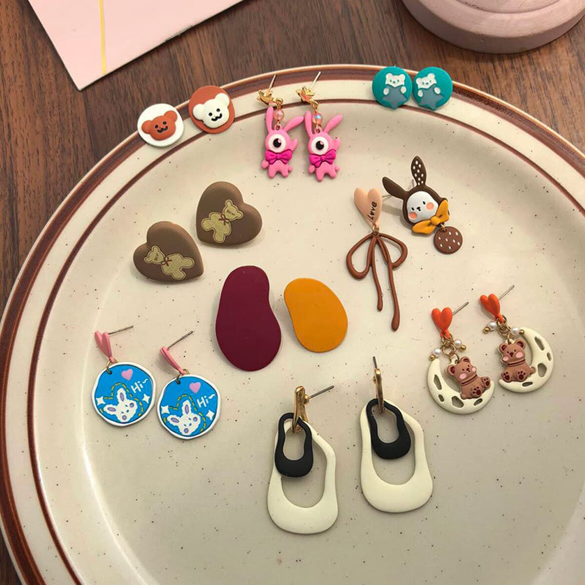 Возвращайте новым и старым клиентам ювелирную коллекцию, модные нишевые серьги, аксессуары для волос, ожерелья для женщин.