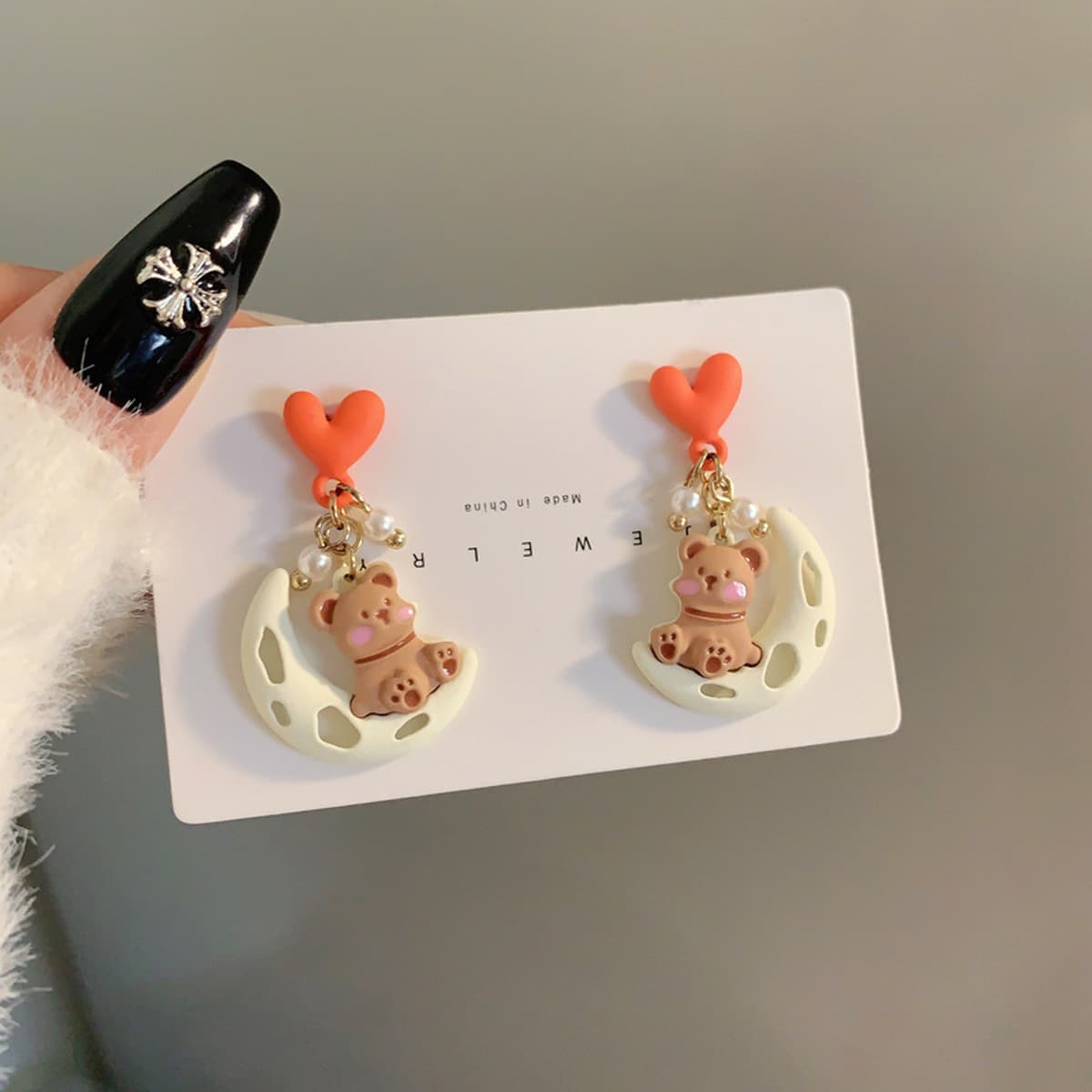 Возвращайте новым и старым клиентам ювелирную коллекцию, модные нишевые серьги, аксессуары для волос, ожерелья для женщин.