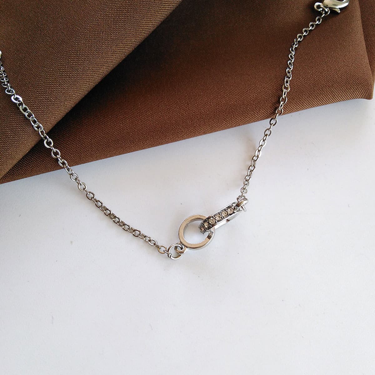 Возвращайте новым и старым клиентам ювелирную коллекцию, модные нишевые серьги, аксессуары для волос, ожерелья для женщин.