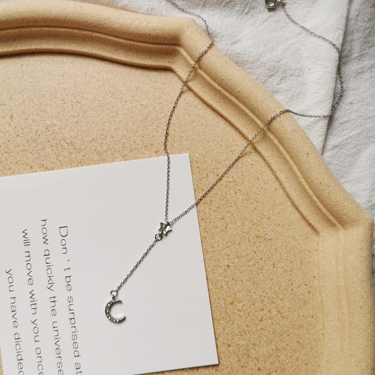 Возвращайте новым и старым клиентам ювелирную коллекцию, модные нишевые серьги, аксессуары для волос, ожерелья для женщин.