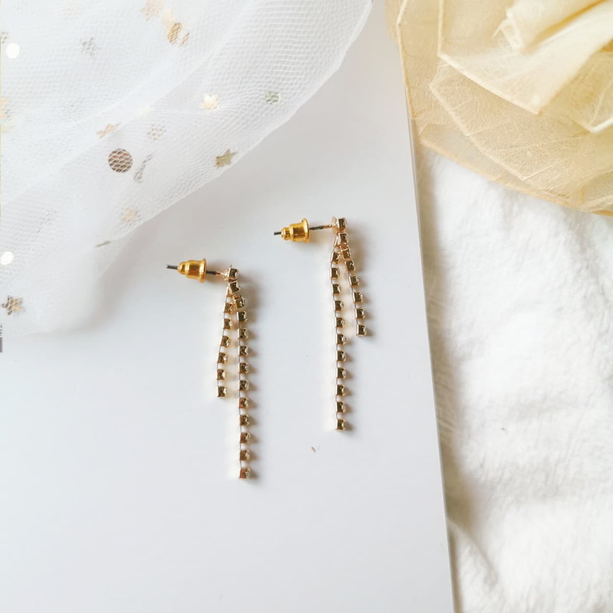 Возвращайте новым и старым клиентам ювелирную коллекцию, модные нишевые серьги, аксессуары для волос, ожерелья для женщин.