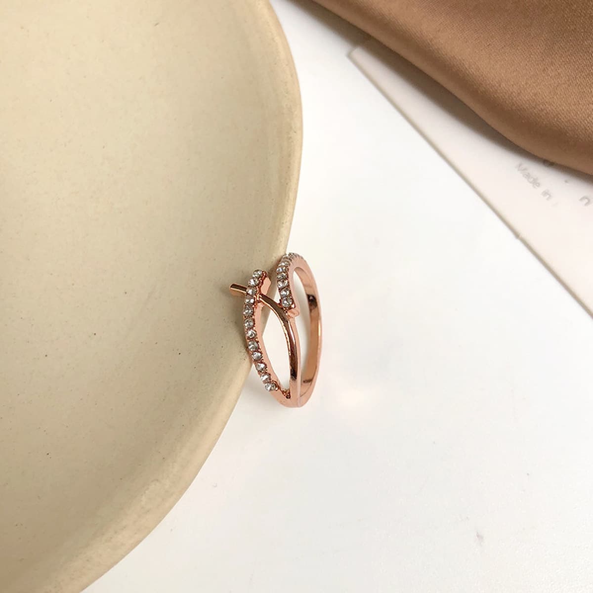 Возвращайте новым и старым клиентам ювелирную коллекцию, модные нишевые серьги, аксессуары для волос, ожерелья для женщин.