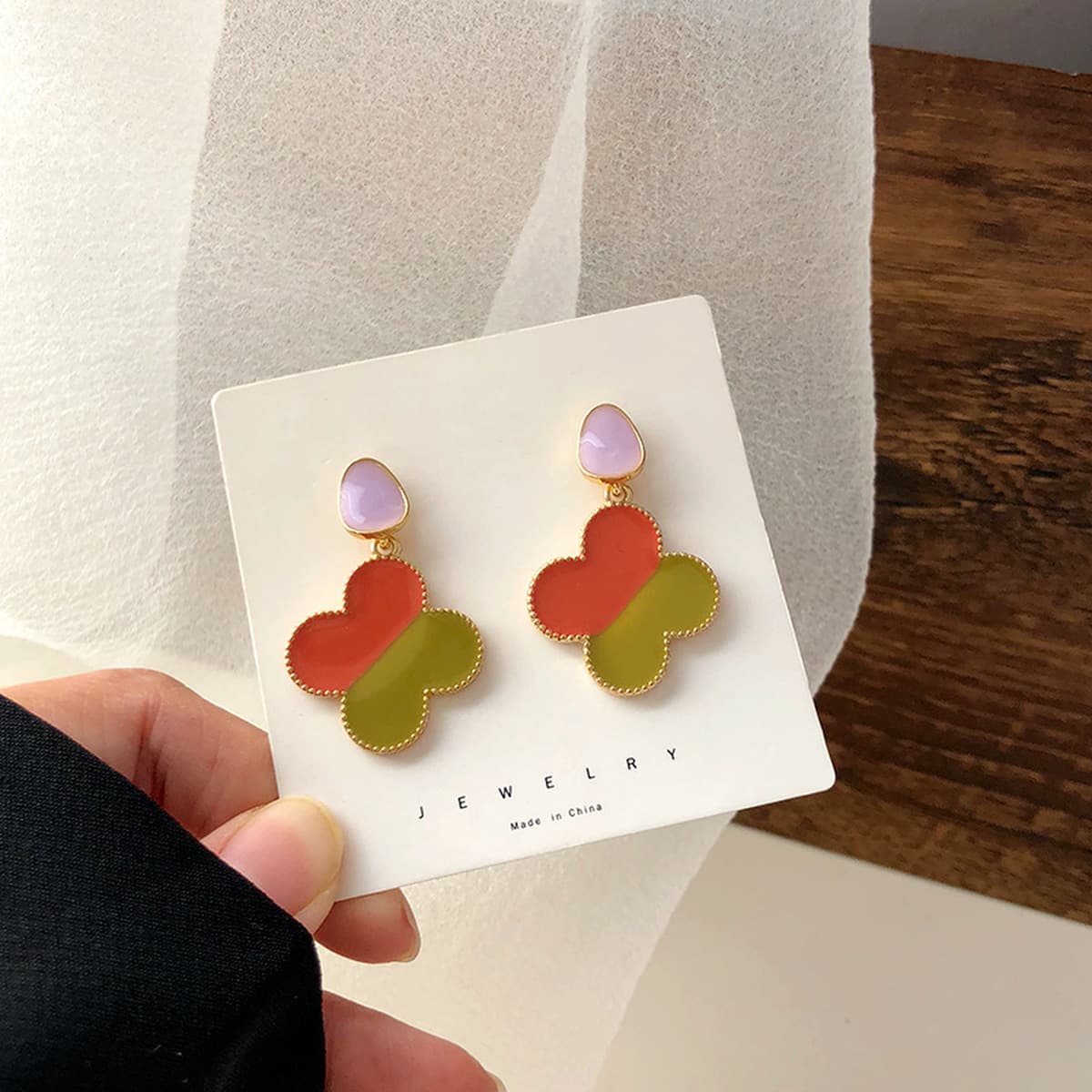 Возвращайте новым и старым клиентам ювелирную коллекцию, модные нишевые серьги, аксессуары для волос, ожерелья для женщин.