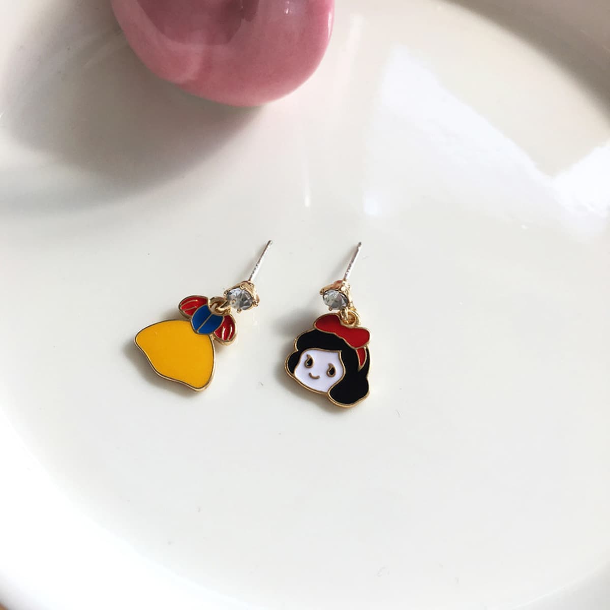 Возвращайте новым и старым клиентам ювелирную коллекцию, модные нишевые серьги, аксессуары для волос, ожерелья для женщин.