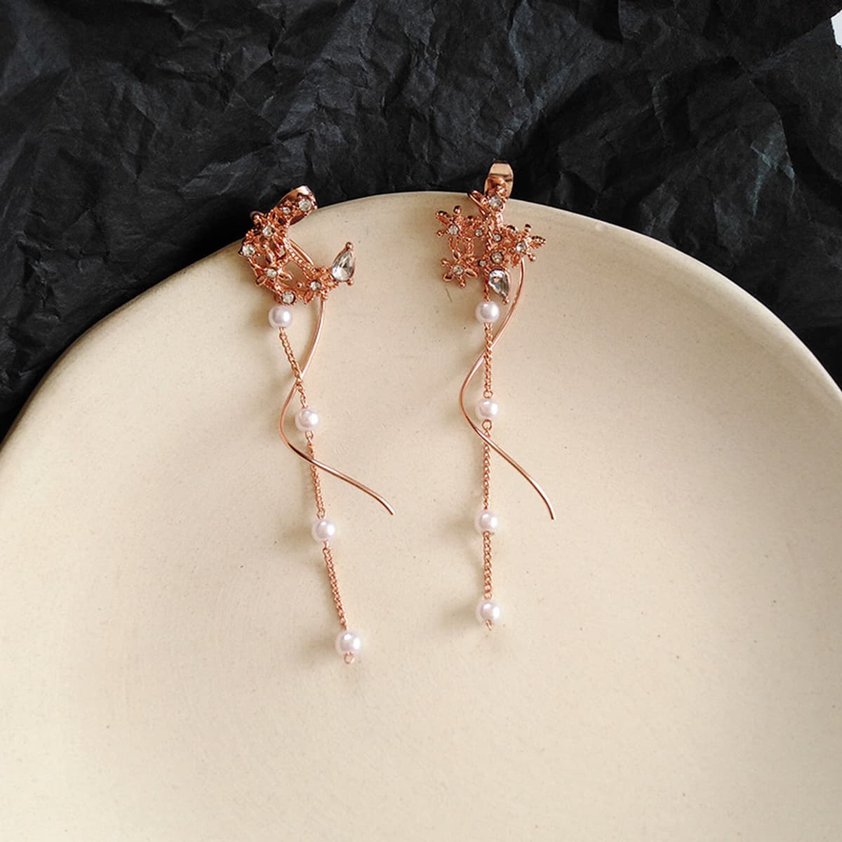 Возвращайте новым и старым клиентам ювелирную коллекцию, модные нишевые серьги, аксессуары для волос, ожерелья для женщин.