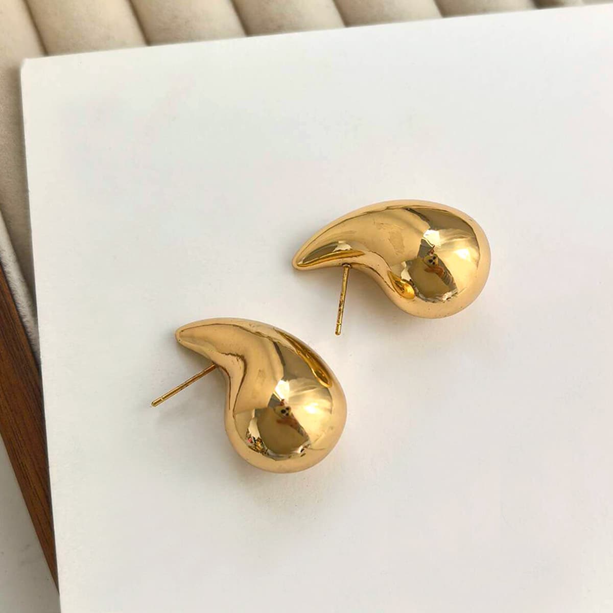 Возвращайте новым и старым клиентам ювелирную коллекцию, модные нишевые серьги, аксессуары для волос, ожерелья для женщин.