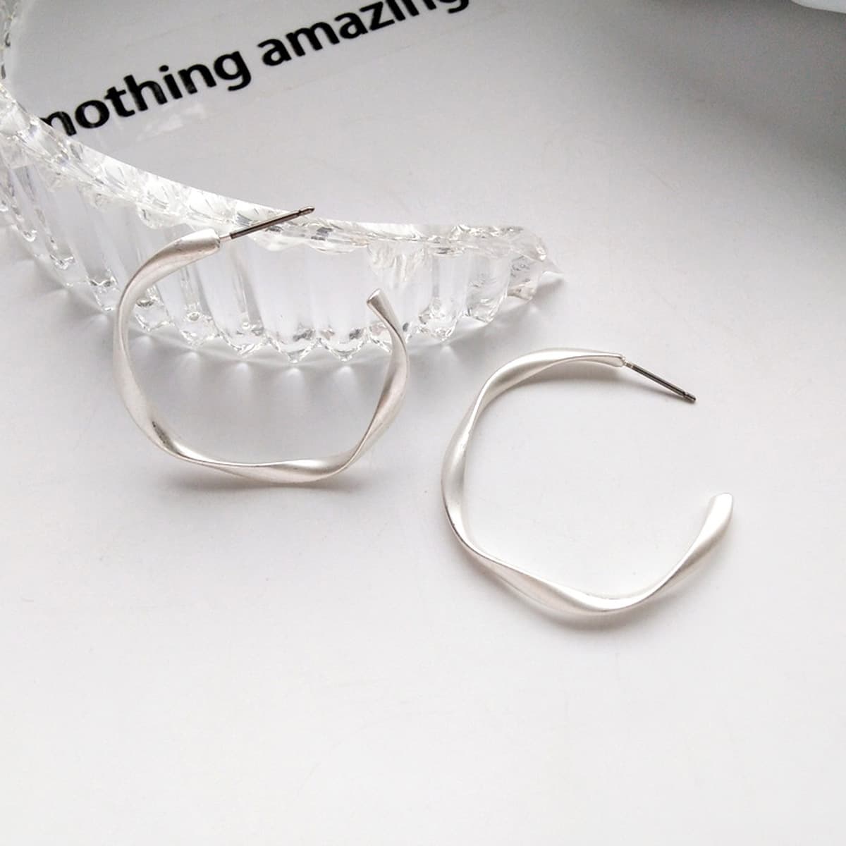 Возвращайте новым и старым клиентам ювелирную коллекцию, модные нишевые серьги, аксессуары для волос, ожерелья для женщин.