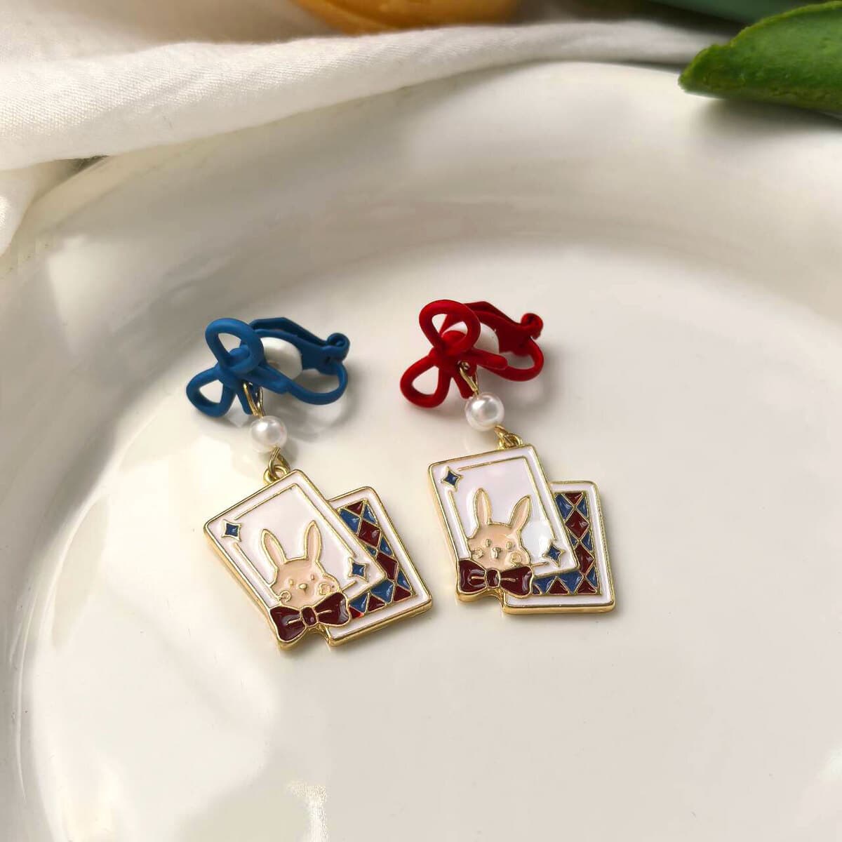 Возвращайте новым и старым клиентам ювелирную коллекцию, модные нишевые серьги, аксессуары для волос, ожерелья для женщин.