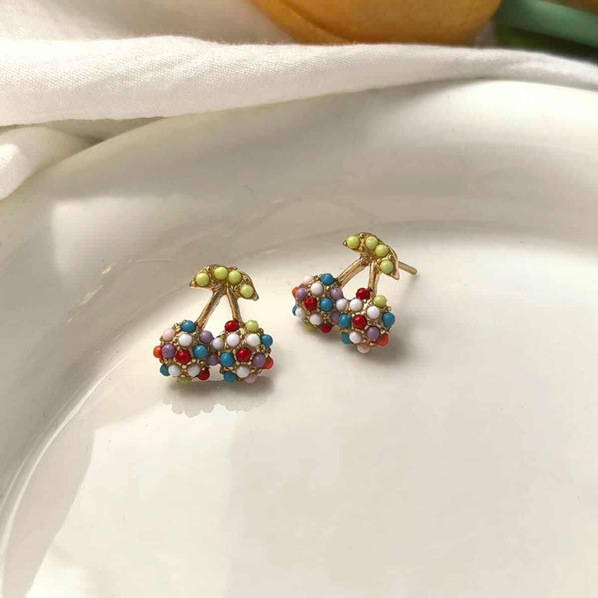 Возвращайте новым и старым клиентам ювелирную коллекцию, модные нишевые серьги, аксессуары для волос, ожерелья для женщин.