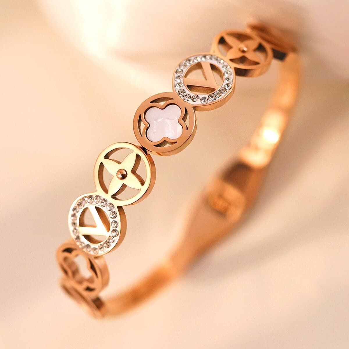 Женский браслет с четырехлистным клевером, покрытый гальваническим покрытием, не выцветает, экологичный, европейский и...