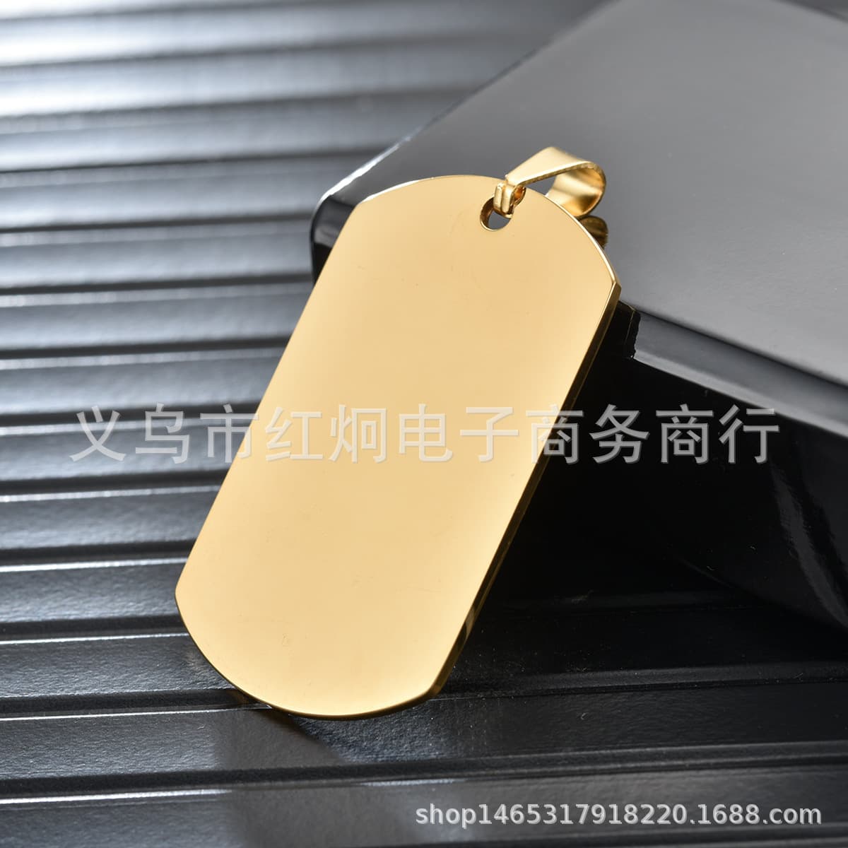 Производители напрямую поставляются с титановой стальной собачьей биркой из нержавеющей стали