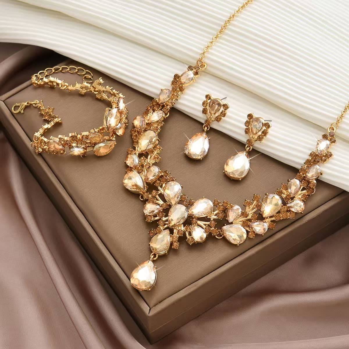 Ювелирный набор: популярное экстравагантное свадебное колье, браслет и серьги, трехкомпонентный комплект из...