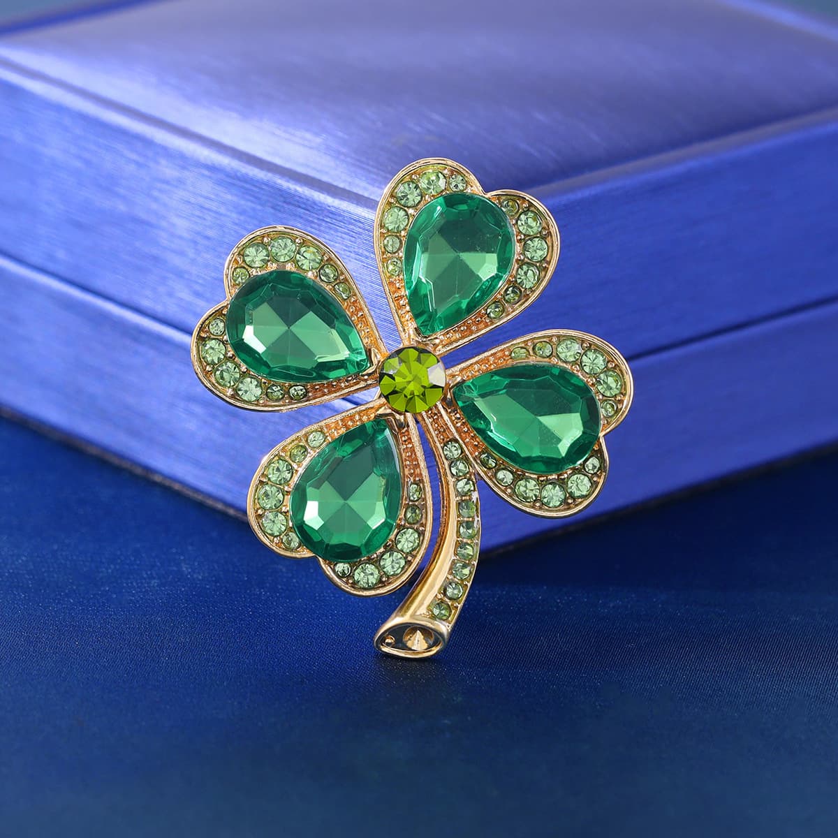 Новая трансграничная имитация изумрудной четырехлистной брошь, достойная и элегантная, маленький ароматный корсаж, булавка в...