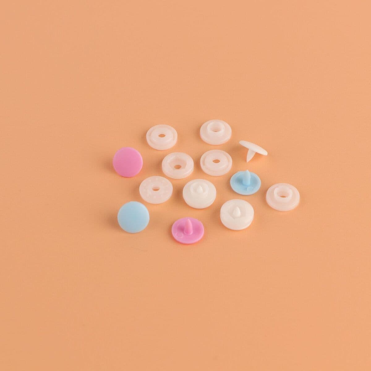 Обычная пластиковая смола, четырехкнопочная матовая пластиковая пряжка без швов T09, кнопка T3T5T8, заводская точка, оптовая...