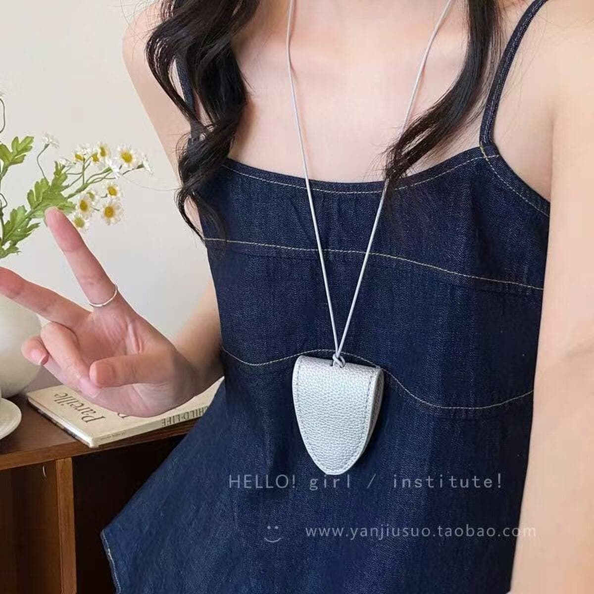 Кожаная магнитная шея очки сумка ожерелье женская сумка сумка солнцезащитные очки подвеска 2025 новый стиль изысканная...