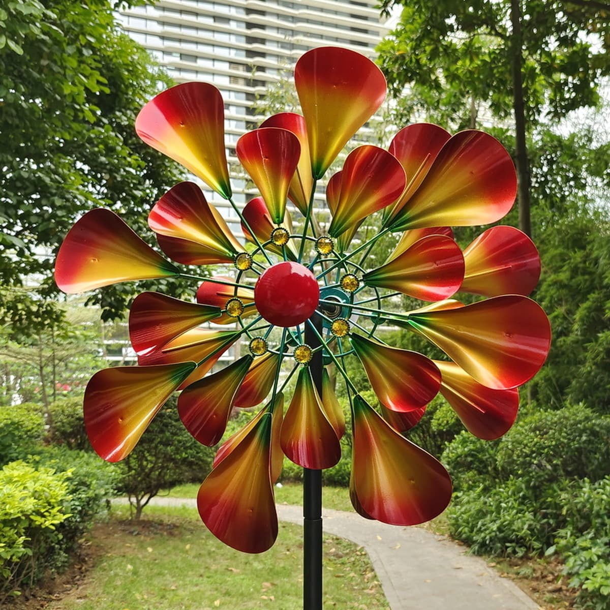 Садовый двор Вилла украшает окрашенную аэрозольную краску цветочный рог в форме железа ветряная мельница