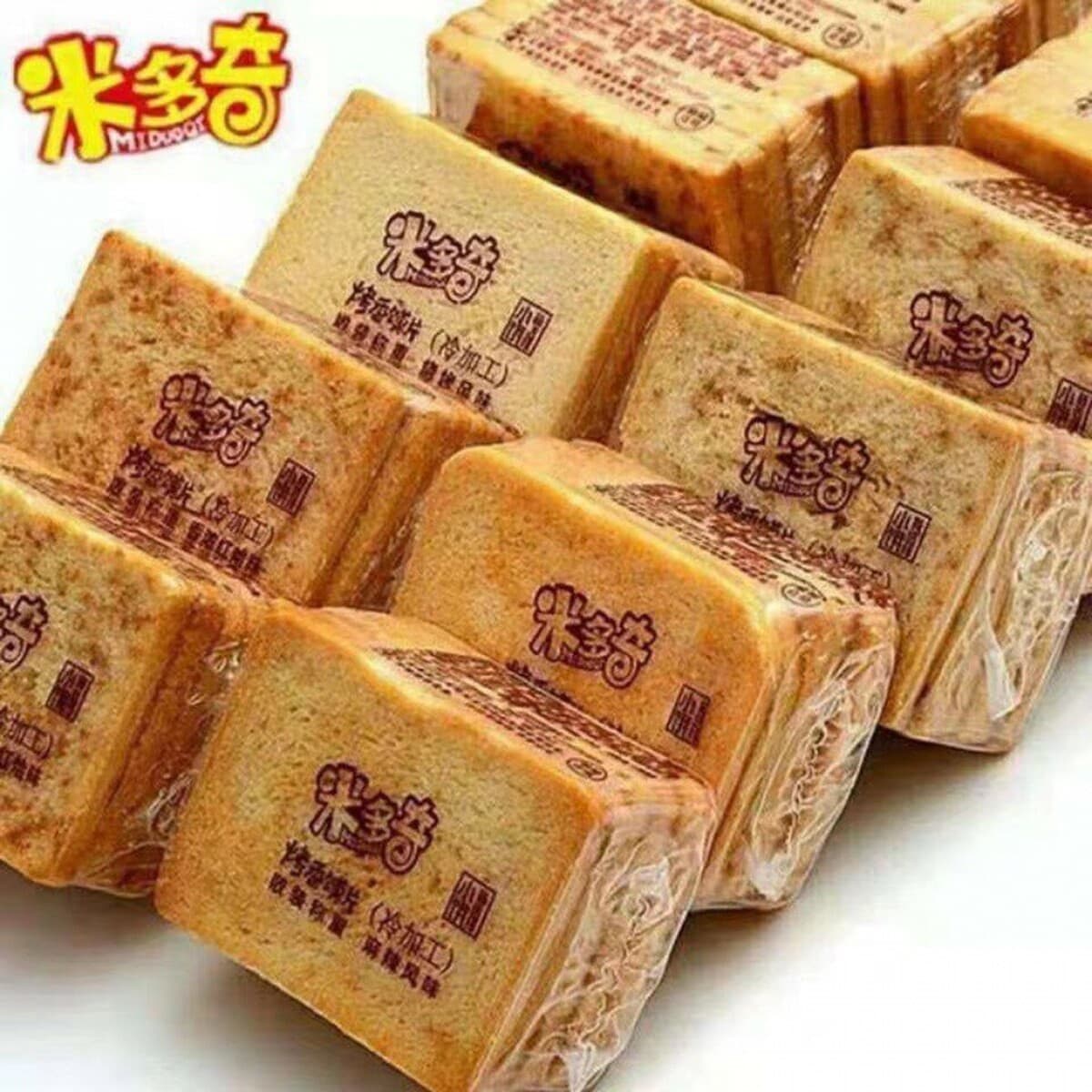 Кусочки запеченных булочек Midoki, вкусные и полезные закуски, запеченные ароматные кусочки пленки, печенье в прозрачной...